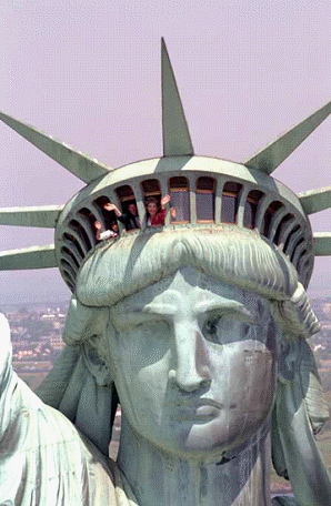 Reopening the Statue after repairs with Nancy Reagan. Picture credit: Wiki